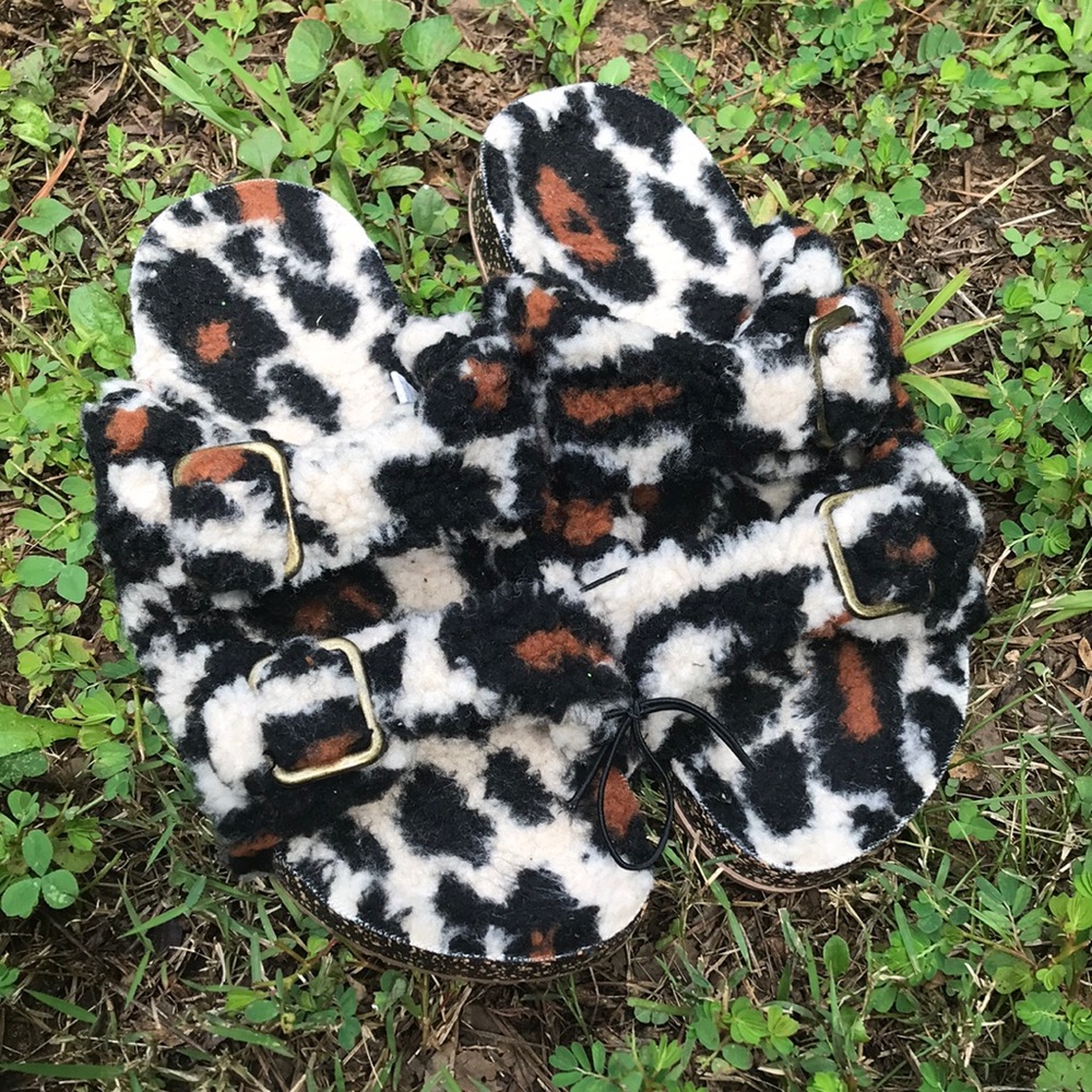 NO BOUNDARIES SLIPPERS